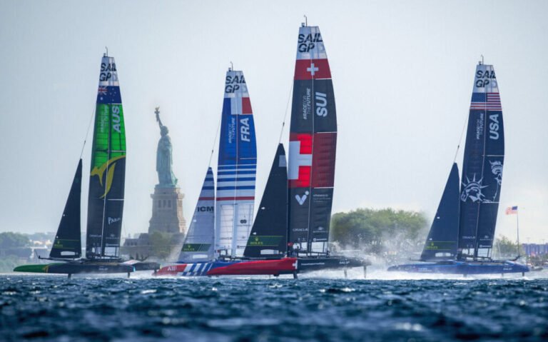 Rennen mit 100 km/h schnellen Segelbooten aus 12 Ländern dieses Wochenende in New York – dazu sommerfestartiges Programm mit DJs, Bands und Katamaran-Simulator