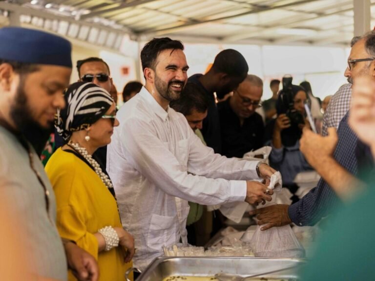 Ramadan beginnt für Muslime – New York hat zum ersten Mal einen Bürgermeister der den Fastenmonat praktiziert