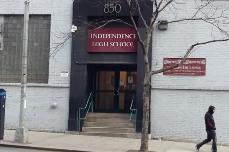 Kinderpornografie bei New Yorker High School Lehrer sichergestellt – es drohen bis zu 20 Jahren Haft