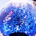 In 9 Metern Höhe schwebende Bühne am Times Square, die in 1.670 qm großer LED-Werbefläche integriert ist, am Donnerstag mit Überraschungskonzert von Madonna offiziell eröffnet (mit Video 1:00)