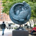 Wiederholt Personen beobachtet, die nachts in und aus Kanalisationsschächten in Brooklyn und Queens steigen. Was steckt dahinter?