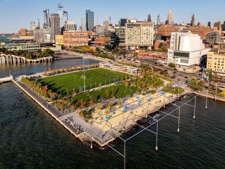Manhattans einziger Strand eröffnet – er ist am Hudson River und Schwimmen ist verboten