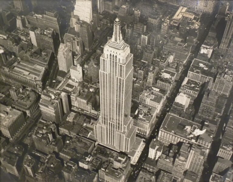 Schlimmster Unfall in der Geschichte des Empire State Building – am 28. Juli 1945 Jahren schmetterte B-25 Jagdbomber gegen den Wolkenkratzer